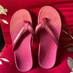Vionic flip flops